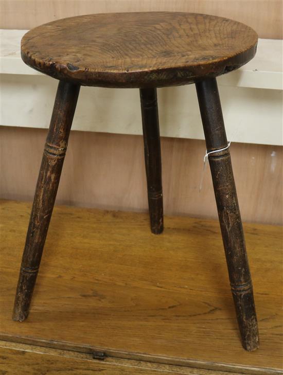 An early 19th century oak three legged stool W.47cm